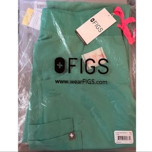 Figs scrub pants, Kade cargo pants size XXS Tall in a bright surgical green. NWT